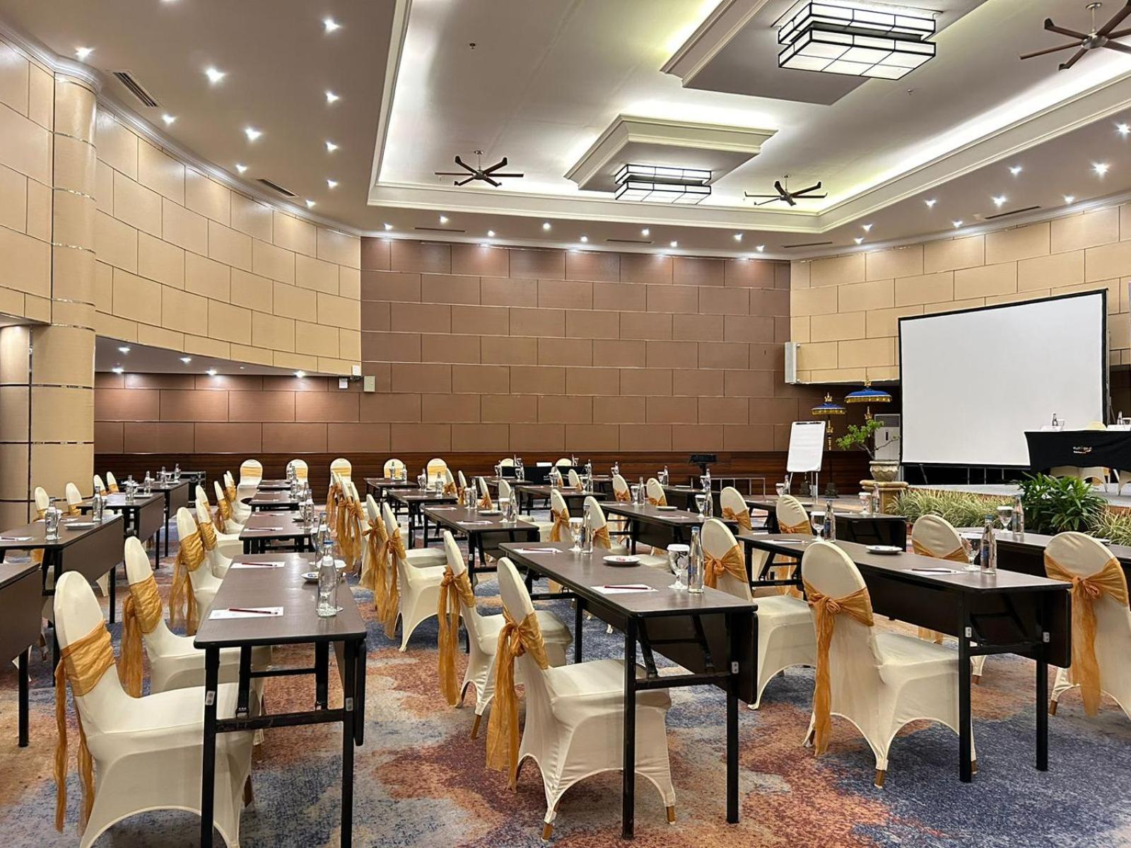 Kutabex Beachfront Hotel Kuta Lombok Dış mekan fotoğraf